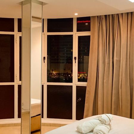Amazing Appartement Au Centre Ville En Face Hilton & Gare Train De Tgv De Tanger Ngoại thất bức ảnh