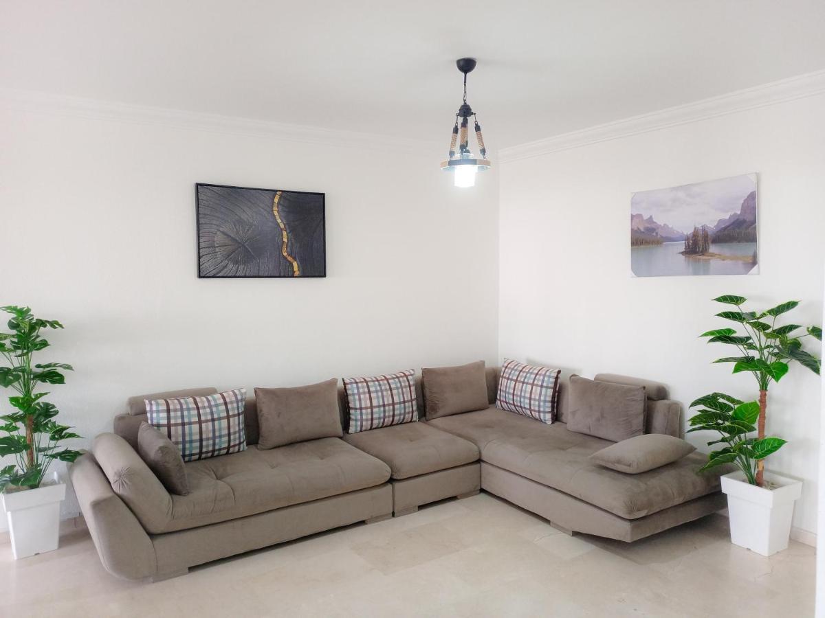 Amazing Appartement Au Centre Ville En Face Hilton & Gare Train De Tgv De Tanger Ngoại thất bức ảnh