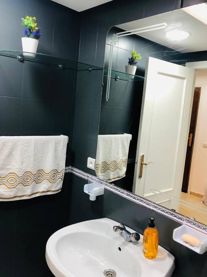 Amazing Appartement Au Centre Ville En Face Hilton & Gare Train De Tgv De Tanger Ngoại thất bức ảnh