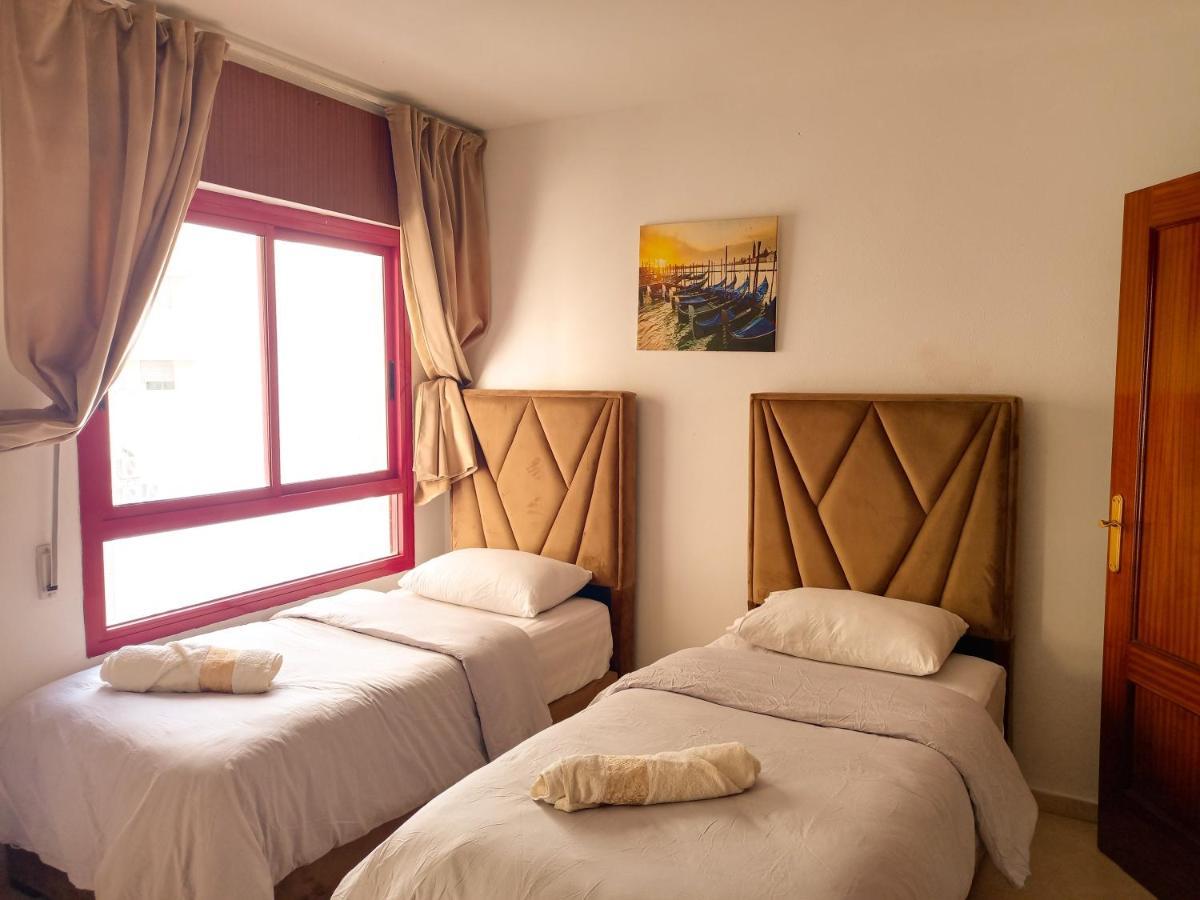 Amazing Appartement Au Centre Ville En Face Hilton & Gare Train De Tgv De Tanger Ngoại thất bức ảnh