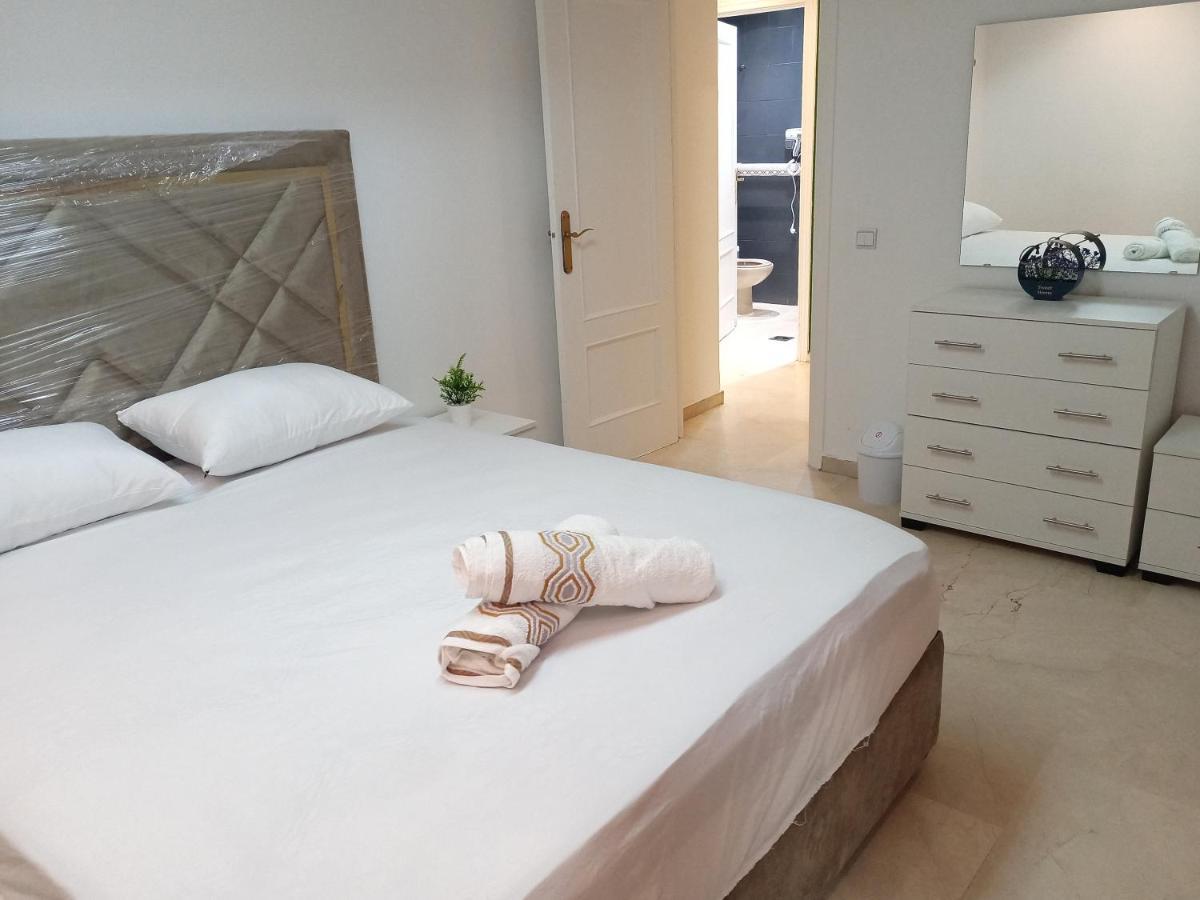 Amazing Appartement Au Centre Ville En Face Hilton & Gare Train De Tgv De Tanger Ngoại thất bức ảnh