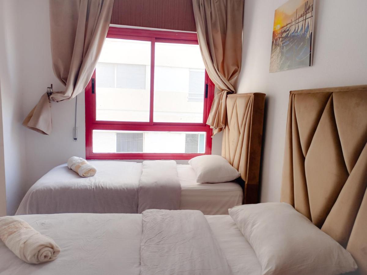 Amazing Appartement Au Centre Ville En Face Hilton & Gare Train De Tgv De Tanger Ngoại thất bức ảnh