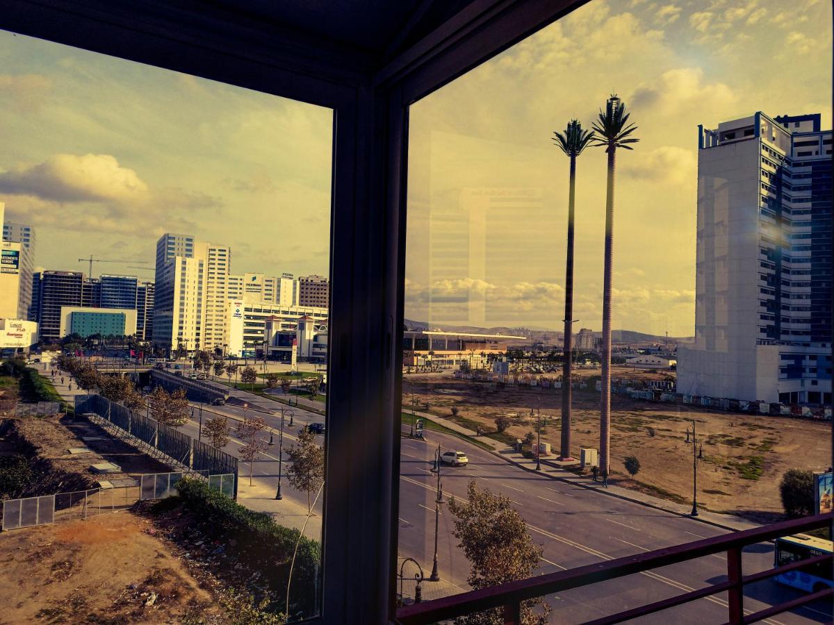 Amazing Appartement Au Centre Ville En Face Hilton & Gare Train De Tgv De Tanger Ngoại thất bức ảnh