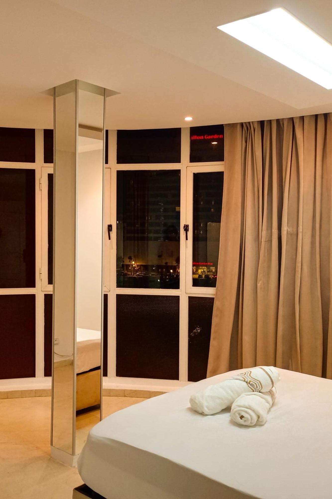 Amazing Appartement Au Centre Ville En Face Hilton & Gare Train De Tgv De Tanger Ngoại thất bức ảnh